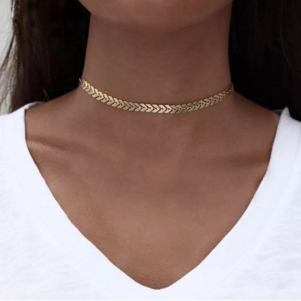 Gold dainty fishbone chocker necklace